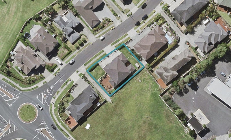 7 Ballymore Drive, Pinehill, Auckland - Carousel 1