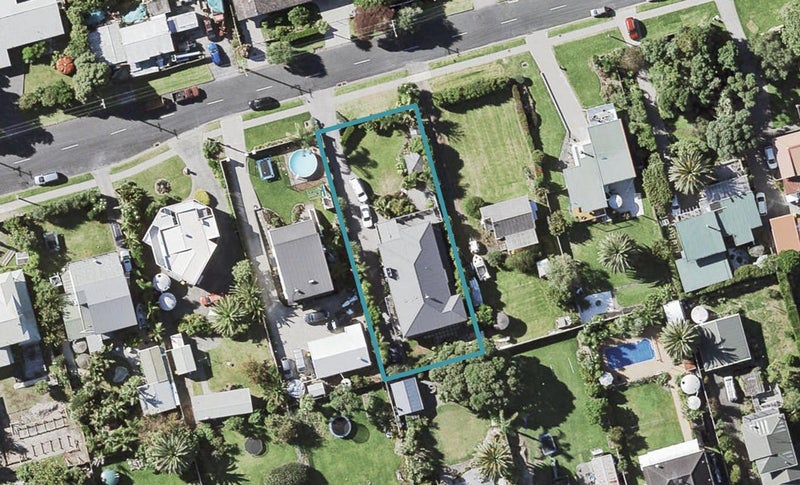 16 Ealing Crescent, Beachlands, Auckland - Carousel 1
