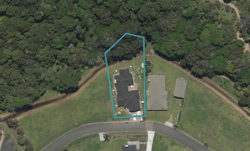 9 Edgewater Place, Whangarei - Carousel 1