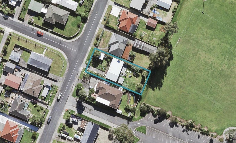 13 Tamariki Avenue, Kelston, Auckland - Carousel 1