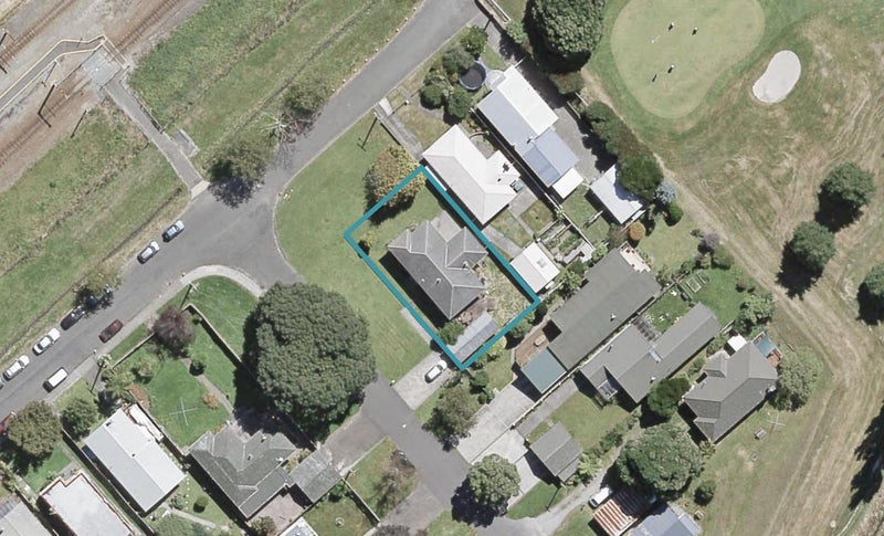 1 York Avenue, Manor Park, Lower Hutt - Carousel 1
