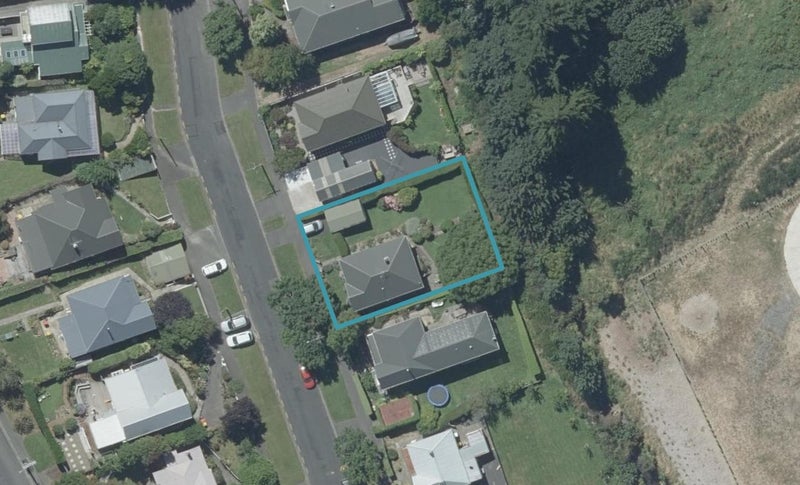 16 Glenross Street, Glenross, Dunedin - Carousel 1