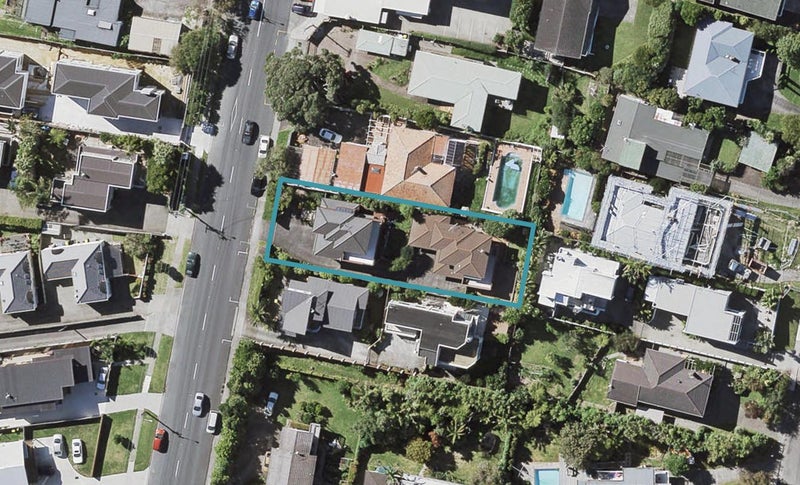 2/127 East Coast Road, Castor Bay, Auckland - Carousel 1