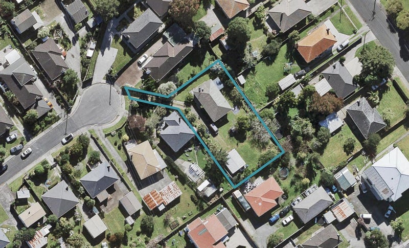 11 Devon Street, Te Atatu South, Auckland - Carousel 1