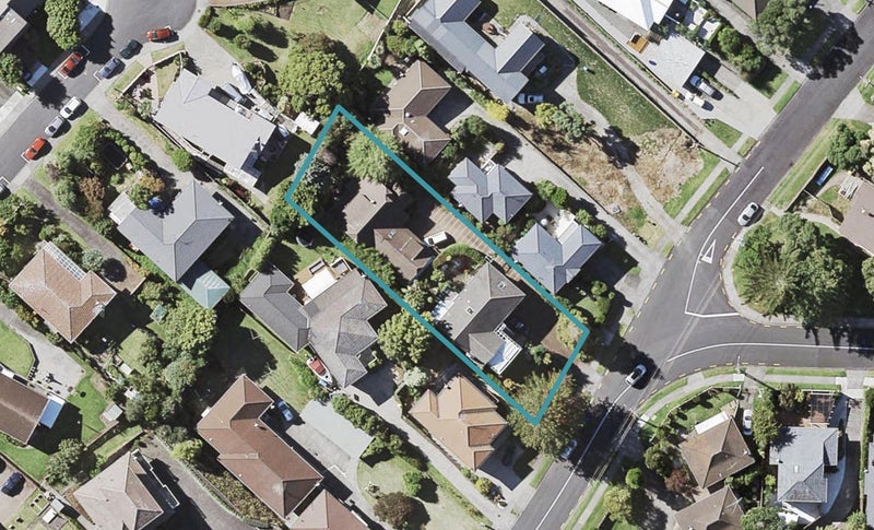 26A Parkhill Road, Mellons Bay, Auckland - Carousel 1