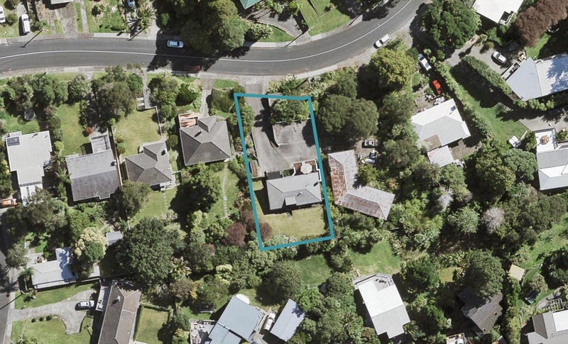 58 Derwent Crescent, Titirangi, Auckland - Carousel 1