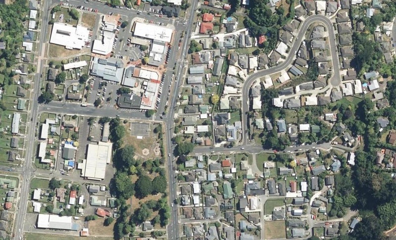 215C Stokes Valley Road, Stokes Valley, Lower Hutt - Carousel 1