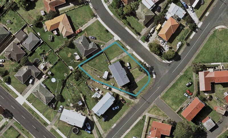 39 Crown Crescent, Ōtara, Auckland - Carousel 1