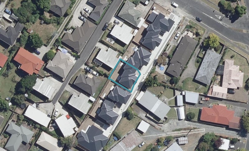 3/7 Carey Street, Maeroa, Hamilton - Carousel 1