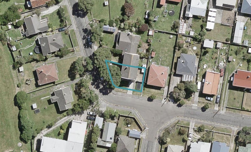 16 Pirie Crescent, Moera, Lower Hutt - Carousel 1