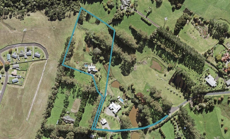 5 Daphne Harden Lane, Paremoremo, Auckland - Carousel 1