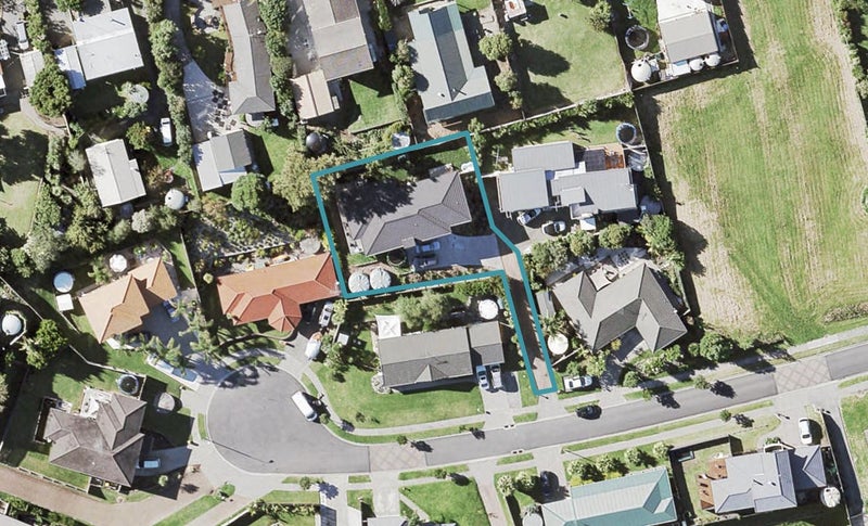 13 Toomer Place, Beachlands, Auckland - Carousel 1
