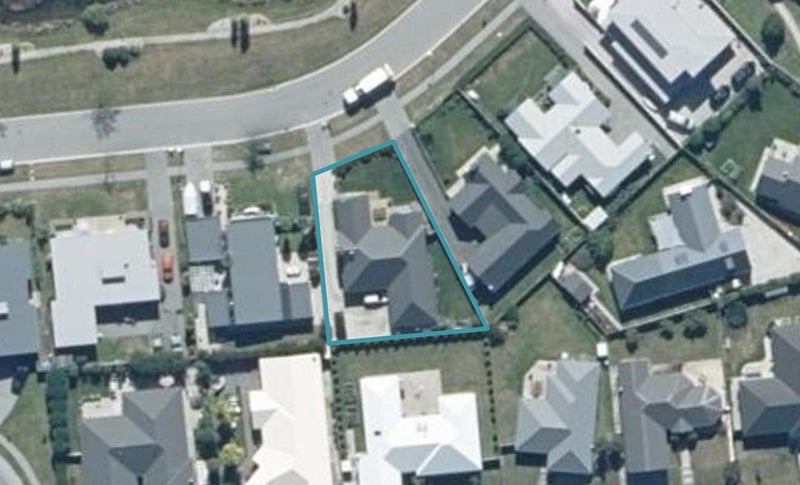 8 Lochnagar Drive, Lake Hayes, Queenstown - Carousel 1