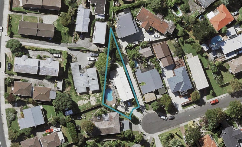 11 Regal Place, Forrest Hill, Auckland - Carousel 1