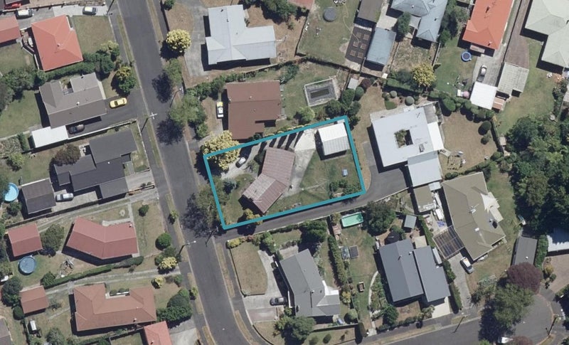 7 Beverley Crescent, Hillcrest, Hamilton - Carousel 1