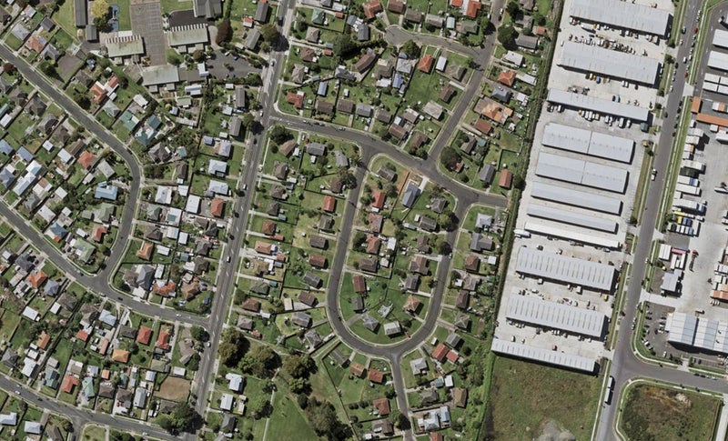 6 Featherston Crescent, Otara, Auckland - Carousel 1