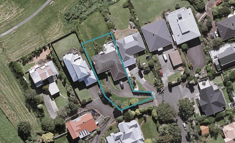 8 Ronald Street, Strandon, New Plymouth - Carousel 1