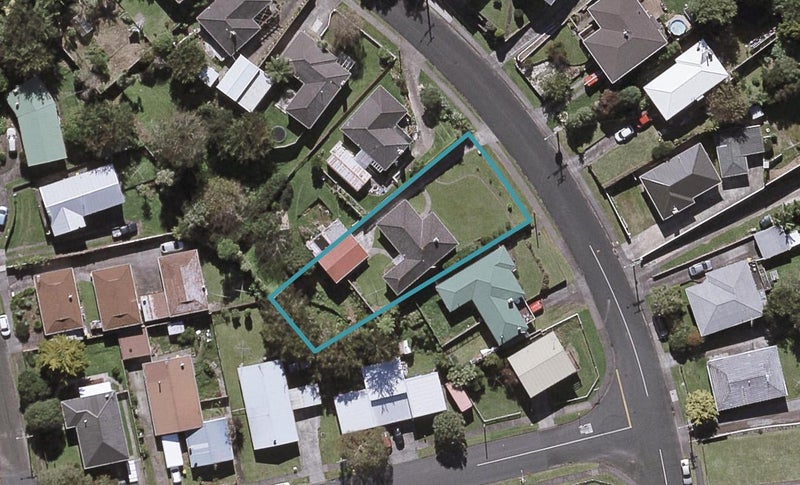 16 Pembroke Street, Westown, New Plymouth - Carousel 1
