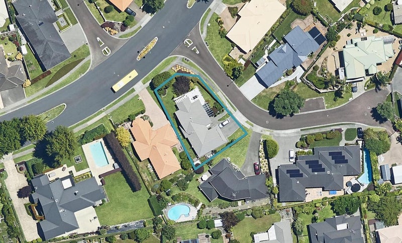 2 Caernarvon Rise, Bethlehem, Tauranga - Carousel 1