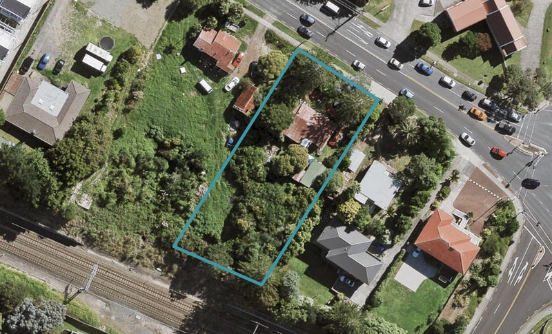 12 Swanson Road, Henderson, Auckland - Carousel 1