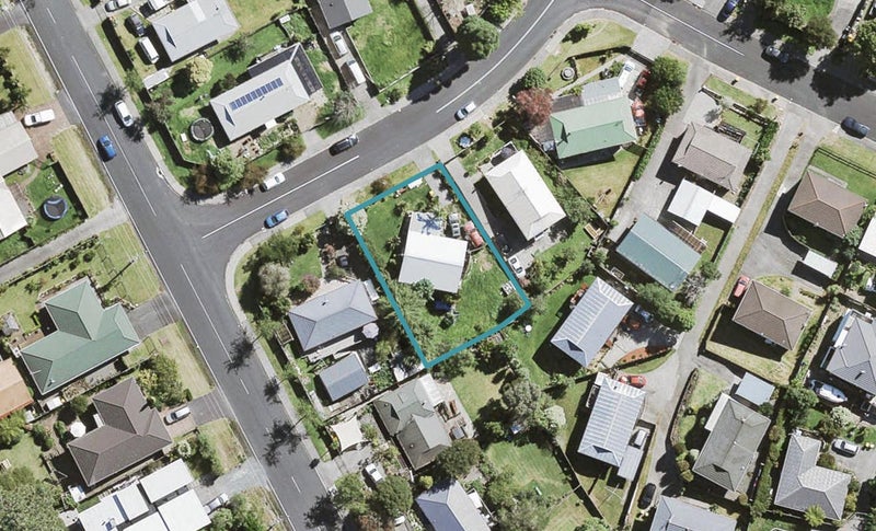 64 Maywood Crescent, Glen Eden, Auckland - Carousel 1