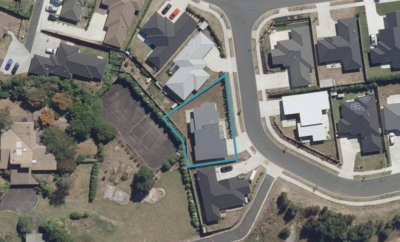 6 Blackwood Crescent, Glenview, Hamilton - Carousel 1