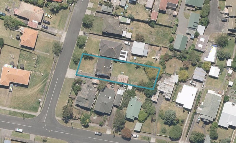 2 Owen Street, Gonville, Whanganui - Carousel 1