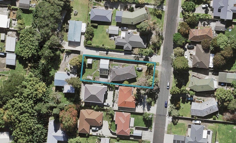 32 Kingdale Road, Henderson, Auckland - Carousel 1