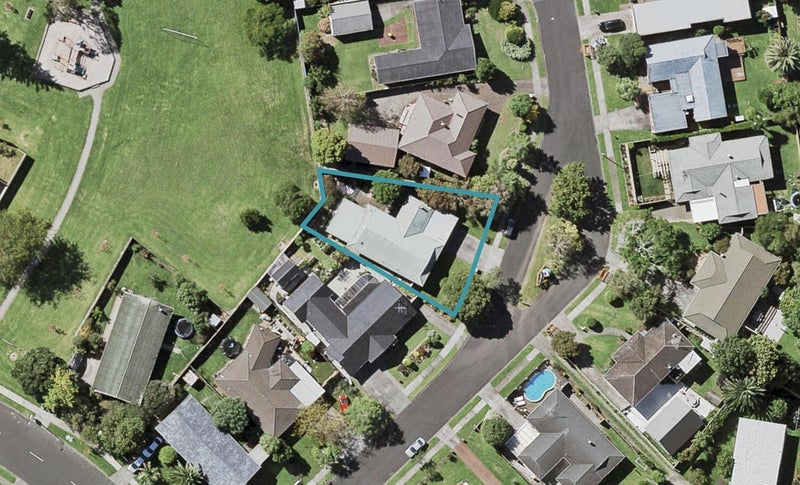 8 Roysfield Lane, Sunnyhills, Auckland - Carousel 1