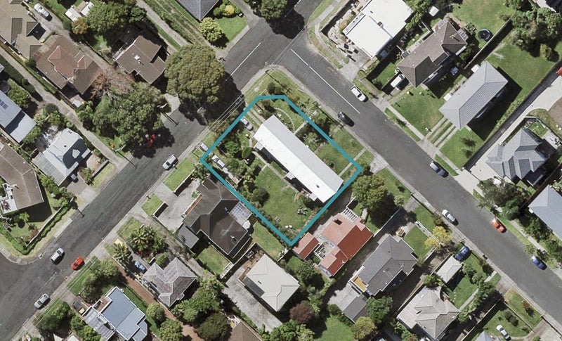 2/32 Dallinghoe Crescent, Milford, Auckland - Carousel 1