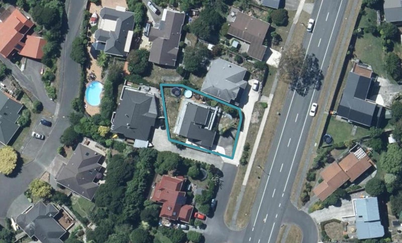 12 James Cook Drive, Whitby, Porirua - Carousel 1