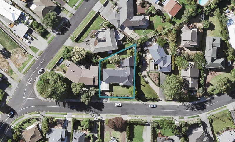 8 Glenfern Road, Mellons Bay, Auckland - Carousel 1