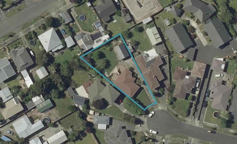 16 Lowestoft Place, West End, Palmerston North - Carousel 1