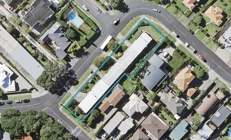 4/33 Castor Bay Road, Castor Bay, Auckland - Carousel 1