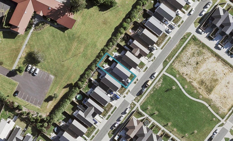 16 Taiaapure Street, Weymouth, Auckland - Carousel 1