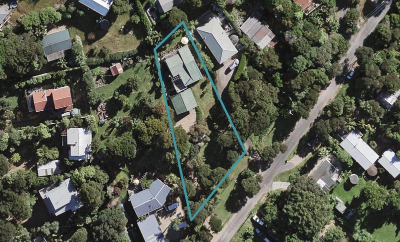 6 Crescent Road West, Ostend, Waiheke Island - Carousel 1