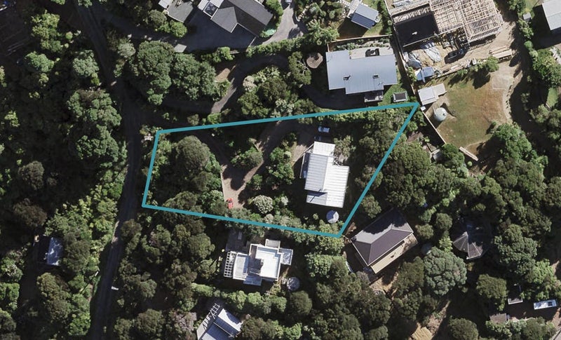 69 Crescent Road East, Ostend, Waiheke Island - Carousel 1