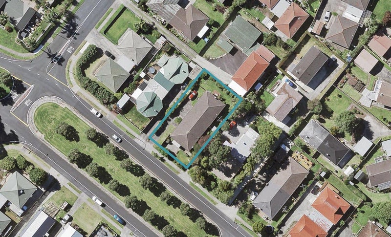 2/48 Highland Park Drive, Highland Park, Auckland - Carousel 1