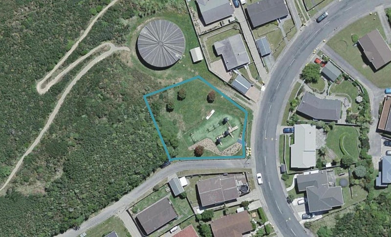 99 Montgomery Avenue, Karori, Wellington - Carousel 1