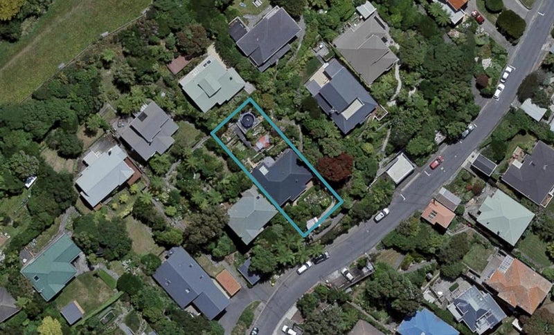 24 Ariki Road, Hataitai, Wellington - Carousel 1