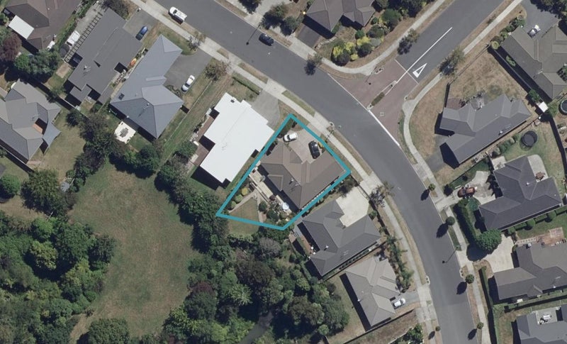 108 St James Drive, Huntington, Hamilton - Carousel 1