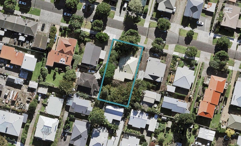 13 Jason Avenue, Sandringham, Auckland - Carousel 1