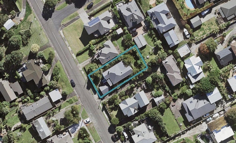 27 Palmerston Road, Birkenhead, Auckland - Carousel 1
