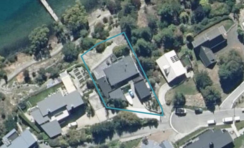 17 Lewis Road, Kelvin Heights, Queenstown - Carousel 1