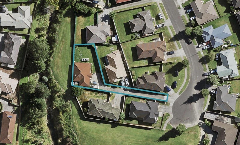 25 Loughinisland Place, Weymouth, Auckland - Carousel 1