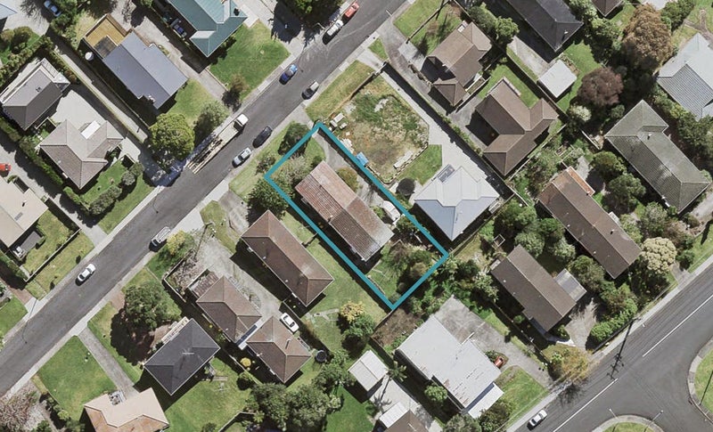 1/16 Anne Road, Hillcrest, Auckland - Carousel 1