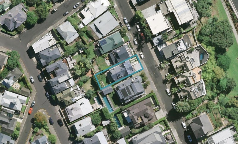 18 Ring Terrace, Saint Marys Bay, Auckland - Carousel 1