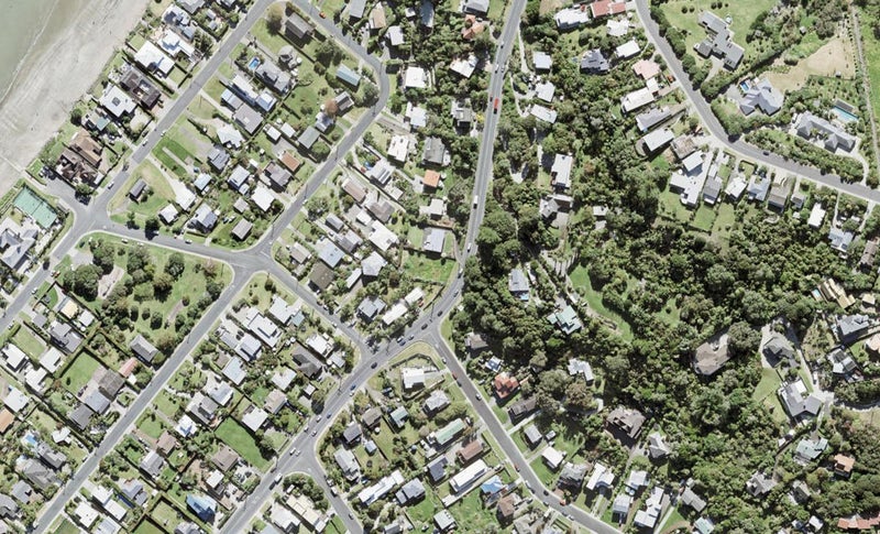 1078 Whangaparaoa Road, Tindalls Beach, Whangaparāoa - Carousel 1