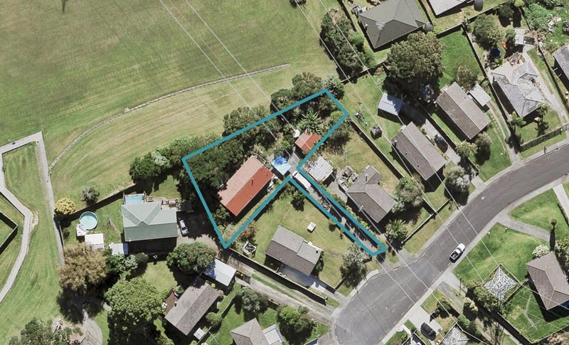 21 Doone Place, Massey, Auckland - Carousel 1