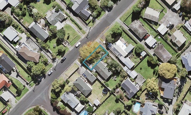 13A Ranch Avenue, Beach Haven, Auckland - Carousel 1